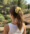 Scrunchie diseño tela vichy fluorescente