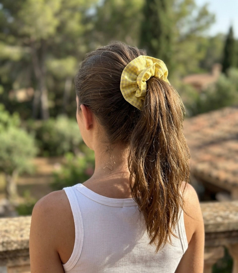 Scrunchie diseño tela vichy fluorescente