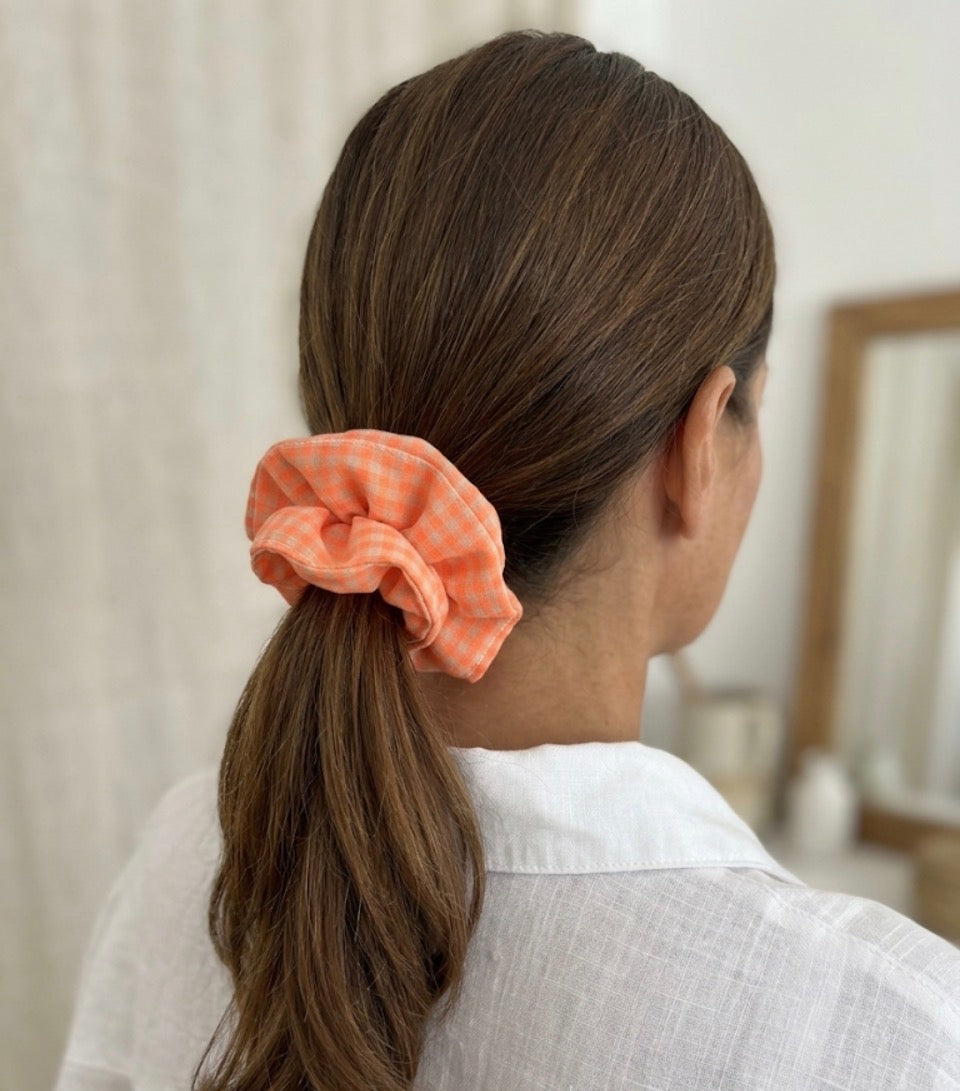 Scrunchie diseño tela vichy fluorescente
